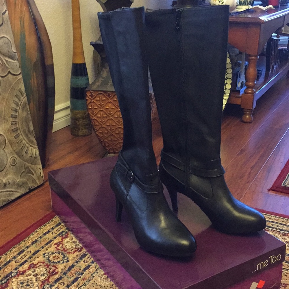 Last chance! Me Too Knee-High Heeled Leather Boots